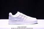 Adidas 阿迪达斯 升级原楦原纸版数据开发版型，采用固色二层皮组合鞋面材质，全新独立开发rb耐磨橡胶外底组合外露轻量eva中底缓震嵌片最近超级火的一双鞋，阿