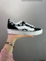 130 Vans Classics Knu Skool 苏格兰格纹拼接 厚鞋舌面包鞋 Vans联名超火的土豆鞋，复古经典，鞋头放大、包边上移加厚、鞋舌加厚。Va