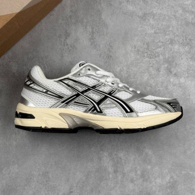 本地 核心私 Asics 亚瑟士 Gel-1130 男女时尚透气 健步减震 运动潮流耐磨休闲鞋 选用网眼与皮革相接，复古而富有层次感。网布搭配银色金属感线条，虎