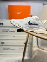 nk Air Zoom pegasus 41 登月跑鞋 登月41代超轻网面跑步鞋 脚跟区域营造出色舒适度 而在鞋底部分 搭载全掌型Zoom Air配置耐克网面透
