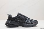 公司级耐克nike V2K Run跑步鞋复古风潮 网面透气运动鞋 灰银紧致的鞋面材质提供良好的包裹性鞋侧 Swoosh以及鞋头部分搭配增添不少亮点的镀铬细节鞋垫