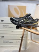 Asics Gel-Kinetic Fluent亚瑟士经典跑鞋 如今机能风和户外风吹得正劲，便是主打“Urban Outdoor机能越野风格”，城市和户外场景都