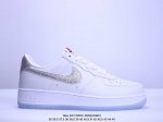 真标耐克Nike AIR FORCE 7 空军一号低帮百搭休闲运动板鞋。柔软、弹性十足的缓震性能和出色的中底设计，横跨复古与现代的外型结合，造就出风靡全球三十多