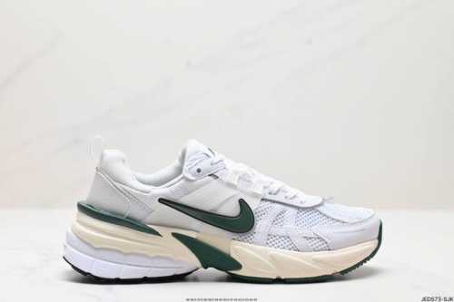 公司级耐克nike V2K Run跑步鞋复古风潮 网面透气运动鞋 灰银紧致的鞋面材质提供良好的包裹性鞋侧 Swoosh以及鞋头部分搭配增添不少亮点的镀铬细节鞋垫