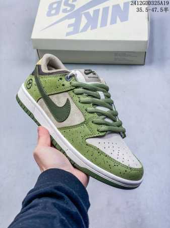 真标带半码耐克nike Sb Zoom Dunk Low 板鞋 系列经典百搭休闲运动板鞋 鞋舌的填充，使舒适性大大提升，同时也更方便穿脱中底部分则加入了脚感柔软 - 点击图像关闭