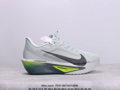 耐克nike Zoom Fiy6马拉松高端竞速跑步鞋 货号：Fn8454 001 特高弹性双层md搭配碳纤维组合鞋底，轻盈缓震， 鞋面采用工程网眼设计 为特定高