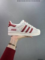公司级Ad Originals Superstar 经典复古贝壳头板鞋 J p9310 诞生于1969年 是第一双将全皮面鞋 身与橡胶鞋头结合在一起的低帮篮球鞋