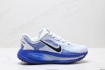 公司级Nike Vomero 18 耐克 舒适减震防滑 低帮跑步鞋 全掌Reactx泡绵中底 前掌和后跟还配备了Air Zoom气垫单元 据说跑起来更快更舒适哦