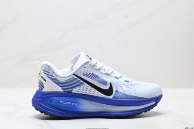 公司级Nike Vomero 18 耐克 舒适减震防滑 低帮跑步鞋 全掌Reactx泡绵中底 前掌和后跟还配备了Air Zoom气垫单元 据说跑起来更快更舒适哦
