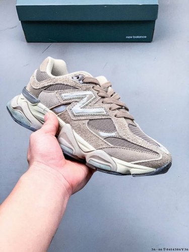 New Balance 又带来了新鞋型 9060 ，并且是与芝加哥街头品牌 Joe Freshgoods 的联名款。鞋身主体采用了类似 990 系列的设计风格，