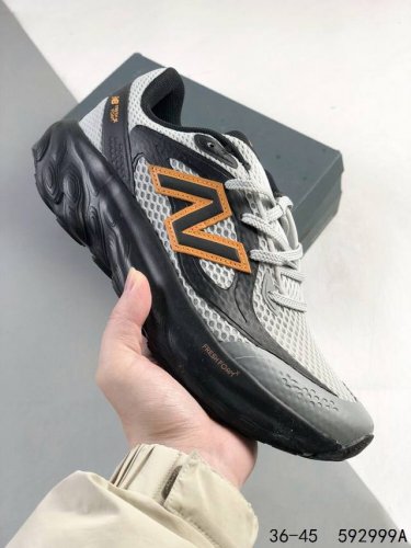 新百伦 New Balance 又带来了新鞋型 9060 ，并且是与芝加哥街头品牌 Joe Freshgoods 的联名款。鞋身主体采用了类似 990 系列的设