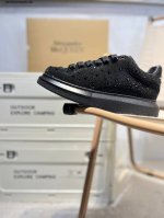 alexander Mcqueen 麦昆 亚历山大麦昆亚历山 大盒包装 Ss春夏首发 时尚代表的小姐姐 肯定要走在时尚的风口 鞋子独特的个性增加十足的魅力 上脚