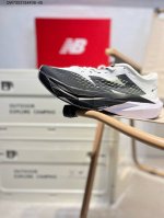 原楦原纸版开发版型#采用超轻透气3D针织网纱线材料结构鞋面及打印Logo细节#中底嵌入Fuelcell轻量化技术组合全掌纤维塑料Tpu板Nb新百伦New Bal