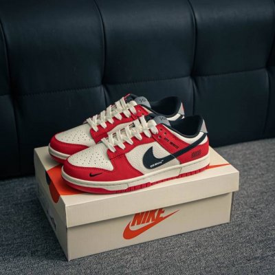 核心私 Nike Dunk 全套原楦原模倾力打造完美版型 独家原厂航空铝磨具打磨大底 鞋头坡度极致还原 无解鞋型 原盒原配 圈内天花板工艺 原厂冲刀 超高清洁度