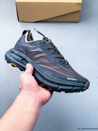 Hoka One One与Satisfy再度联手，推出了全新联名鞋款Hoka X Satisfy Mafate Speed 4 Lite Stsfy。球鞋继承了