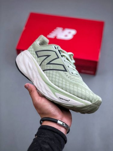 New Balance Nb Fresh Foam 轻量跑鞋 Evoz V2舒适耐磨低帮跑步鞋 货号：M1080M14 尺码：40-45
