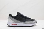 真标nike Air Max Verse 百搭单品 大气垫缓震跑步鞋 采用透气网布结构 包裹着合成皮革挡泥板 其他细节 包括出现在鞋舌 鞋垫和压纹鞋跟上的全新a