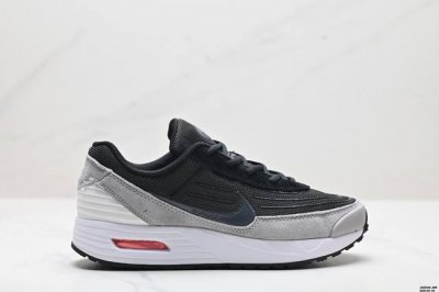 真标nike Air Max Verse 百搭单品 大气垫缓震跑步鞋 采用透气网布结构 包裹着合成皮革挡泥板 其他细节 包括出现在鞋舌 鞋垫和压纹鞋跟上的全新a