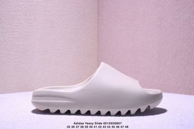 west X Adidas Yeezy Slide Glow Green 椰子户外风格沙滩涉水百搭运动穿搭拖鞋拖鞋 Yeezy Slide 采用 Eva 泡棉以