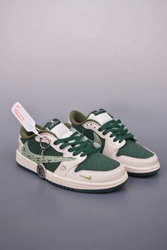 fragment X Travis Scott X Lv air Jordan 1 Low 三方联名倒钩 全新的三方联名低帮倒钩鞋面延续了黑脚趾设计 整双鞋以全