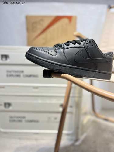 100 耐克Nike Dunk Low 板鞋Sb系列经典百搭休闲运动板鞋加厚鞋舌的填充，使舒适性大大提升，同时也更方便穿脱中底部分则加入了脚感柔软舒适Zooma