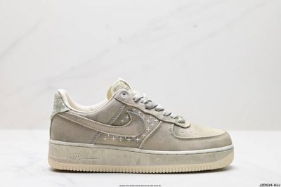 真标nike Air Force 1 Low 空军一号低帮百搭休闲运动板鞋 弹性十足的缓震性能和出色的中底设计 复古与现代的外型结合 造就出风靡全球三十多年的f