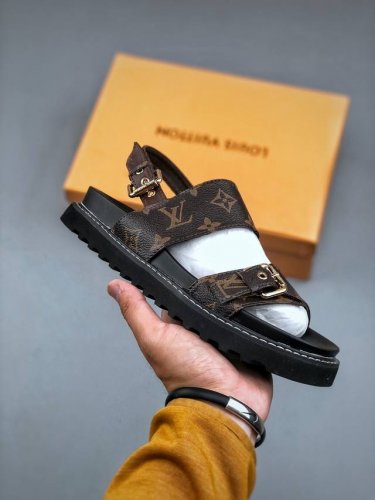 今日福利特价 Louis Vuitton Lv路易威登2025夏季新款女士沙滩鞋凉鞋系列 鞋面：Lv经典老花面料搭配原版开模五金金属扣件 大底：原版开模大底 鞋