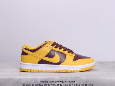 特价耐克nike Sb Dunk Low 复古低帮休闲运动滑板板鞋。采用脚感柔软舒适zoomair气垫，有效吸收滑板等极限运动在落地时带来的冲击力，为街头运动者