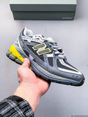 New Balance M1906Ri Nb宝藏老爹鞋款，复古元素叠加，质感超级棒，楦版型材料细节做工精细，货如实拍图 作为Nb最经典的档案鞋型之一，与 2一样
