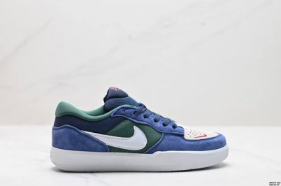 真标耐克nike Sb Force 58低帮休闲板鞋 是一款将前沿创新带入街头的单品，它具有硫化杯底，具有出色的耐用性和灵活性。使用帆布和绒面革，在饰面上放置通