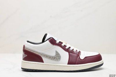 公司级nike Air Jordan 1 Low aj1乔1低帮休闲板鞋 同步官方配色 头层皮打造 正确满胶鞋垫 四线拉帮 原厂织唛标 鞋舌高弹海绵填充 官方货