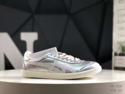 亚瑟士 Onitsuka Tiger Tokuten 复古低帮休闲跑鞋 鞋跟 鞋舌处印有鬼塚虎特有的品牌Logo标志提升品牌的认知度 柔软内里材质 穿着更加舒适