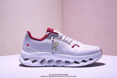 公司级新一代跑练结合多功能训练鞋Cloud X3，延续轻量脚感且灵活反馈的同时，提高贴合度和透气性;沿袭On的专业跑鞋科技，升级贴合度，搭载星形系带系统，三层网