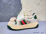 290 #新品上市实拍 集 广东原产，超软小牛皮及纯棉提花布，真丝绸防尘鞋套袋，雪梨形超软沙绒纸团，超软皮内里脚垫，饰金属双G椭圆形珐琅细节意大利时装奢饰品牌·