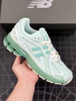 核心私 新百伦 New Balance M 6系列 复古运动鞋单品宝藏老爹鞋 作为nb最经典的档案鞋型之一，与2002一样， 6有着nb最成熟的技术加持和复古款