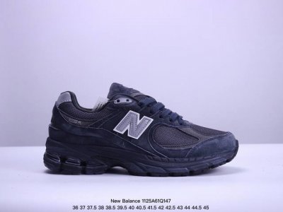 公司级new Balance 2002R 复古单品 热门复古鞋型new Balance 2002R，近日又曝出一款全新配色并释出官图。整双鞋采用棕色和米色主打，