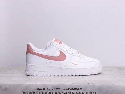 耐克 Nike Air Force 1 '07 Low 空军一号低帮，柔软、弹性十足的缓震性能和出色的中底设计，横跨复古与现代的外型结合，造就出风靡全球三十多年