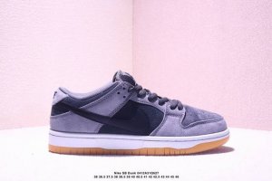 耐克Nike Sb Dunk Low Sb限定扣篮系列复古低帮休闲运动滑板板鞋。采用脚感柔软舒适Zoomair气垫，有效吸 收滑板等极限运动在落地时带来的冲击力
