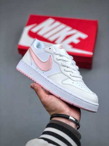 120 Nike Court Borough Low Recraft (Gs) #鞋款采用结构感出众的支撑贴合设计，该定制配色为芭比花粉，颜色十分灵巧，且随身配