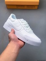 集图 Nike Blazer Phantom Low男女子运动板鞋 厚底增高休闲鞋。采用轻盈利落设计，焕新演绎经典鞋款。该鞋款带来舒适足底体验，结合鞋侧壁加固设