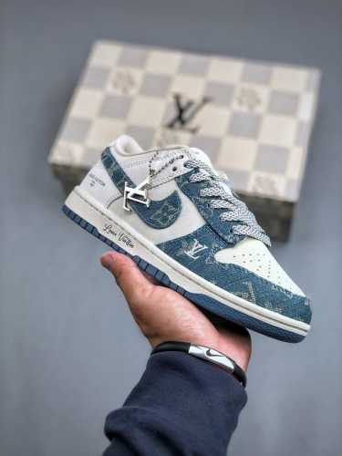 Nike SB Dunk Low LV联名-浅蓝牛仔 周年高端定制 低帮休闲板鞋 XP3802-336 #定制鞋盒 大厂纯原品质出货 超高清洁度 皮料切割干净无