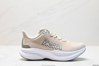 公司级hoka One One Mach 6 新一代旗舰竞速跑鞋 #鞋款采用顶尖碳板技术、中底泡棉科技以及几何学，设计符合自然步态的不对称鞋面和鞋底结构；大底在