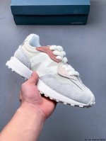 new Balance Ms327系列复古休闲运动慢跑鞋 原鞋打版 细节完美 采用尼龙及猪巴革麂皮物料拼接构成#中底高弹Pu材质及满丁防滑橡胶外底上世纪 70