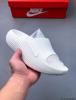 nike Reactx Rejuven8男子凉鞋采用质感柔软且出众回弹的 Reactx泡绵 缔造非凡舒适的日常穿着体验 助你保持活力 鞋面透气孔设计 营造出色透