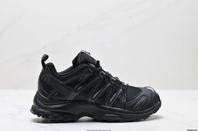 公司级Salomon Xa Pro 3D Suede 萨洛蒙户外越野跑鞋 鞋面采用Sensifit贴合技术 全方位贴合包裹脚型 鞋跟部鞋底牵引设计 提供强大的抓