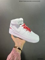 180 公司级耐克Nike Air Force 1 Mid 07 空军一号中帮百搭休闲运动板鞋。柔软、弹性十足的缓震性能和出色的中底设计，横跨复古与现代的外型结