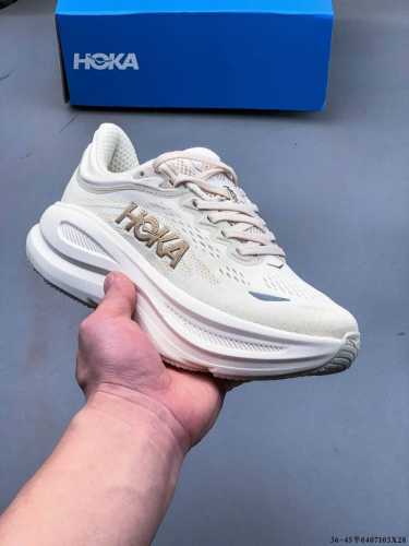 集图 Hoka One One Bondi 9 余文乐同款 新款缓震跑鞋 万众期待的Bondi系列终于迎来了更新，作为Hoka缓震跑鞋的杠把子，Bondi缓震性
