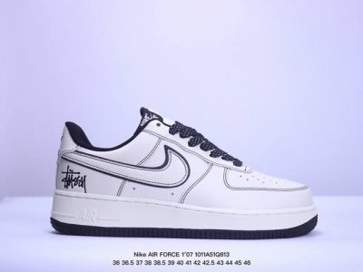 公司级耐克nike Air Force 7 空军一号低帮百搭休闲运动板鞋。柔软、弹性十足的缓震性能和出色的中底设计，横跨复古与现代的外型结合，造就出风靡全球三十