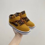 万斯VANS高帮 尺码25-37 Vans真的是滑板鞋颜值NO.1了。高弹力鞋面，穿起来不会磨脚。魔术贴设计更好穿脱，这双鞋秋冬还有个好处护脚踝，不会受凉！！