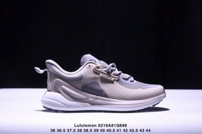 公司级Lululemon Blissfeel Run 白色露露乐檬 提升贴合和触感。立体针织弹力鞋面轻量透气，中底采用Lululemon特别研发的加厚泡棉材料，
